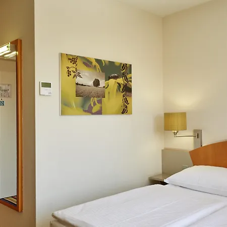 מלון Sunday Hotel Koeln Huerth 4*