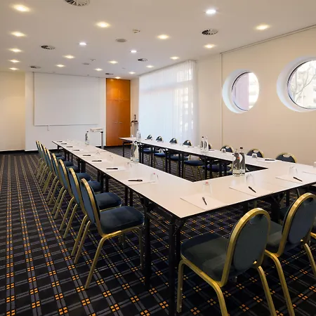 Sunday Hotel Koeln Huerth הירט
