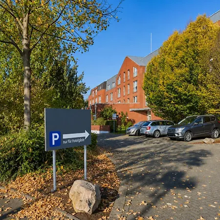 Sunday Hotel Koeln Huerth מלון