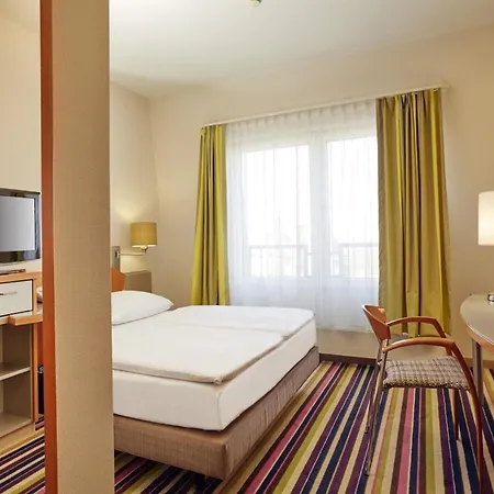 Sunday Hotel Koeln Huerth מלון
