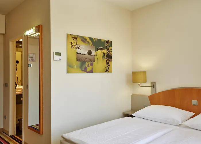 Hotel H+ Koeln 4*